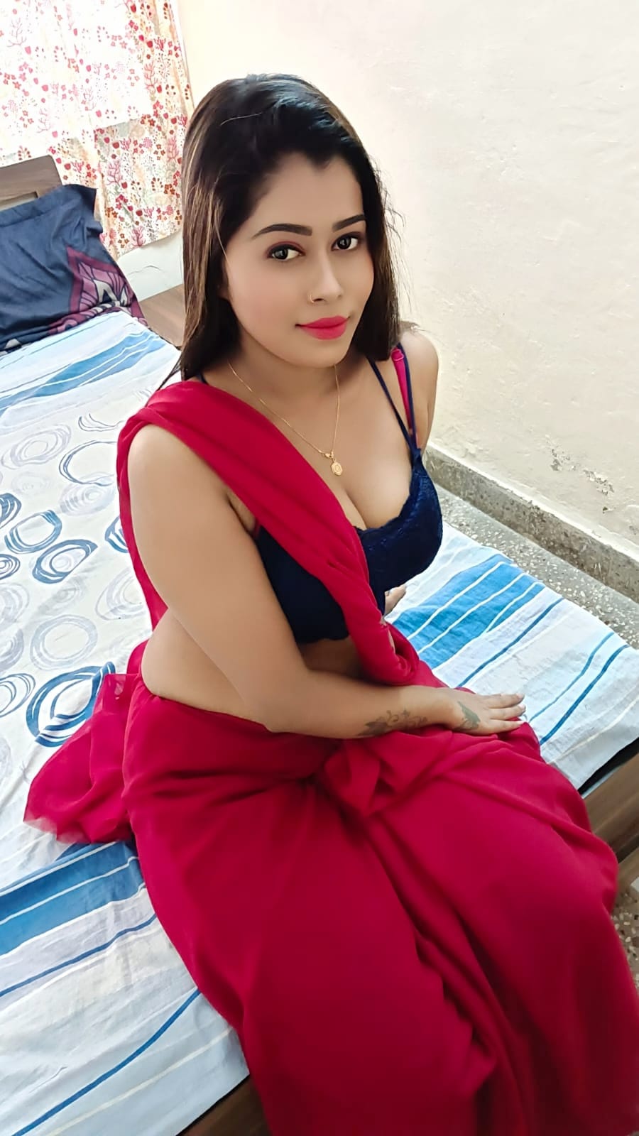 Shivani Hot Housewife Escort in Nehru place Delhi
