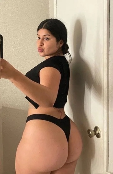 Papiha Busty Russian Escorts girl in Delhi (1)