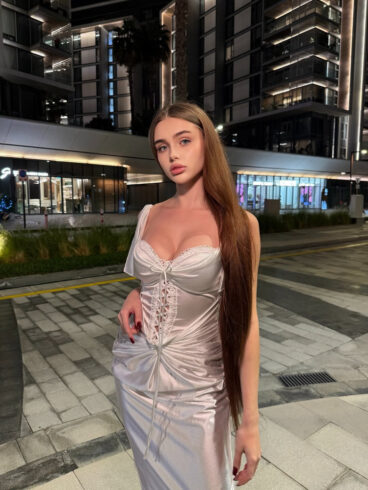 Nat Sciver-Brunt - European Busty Girl Escorts in Paharganj